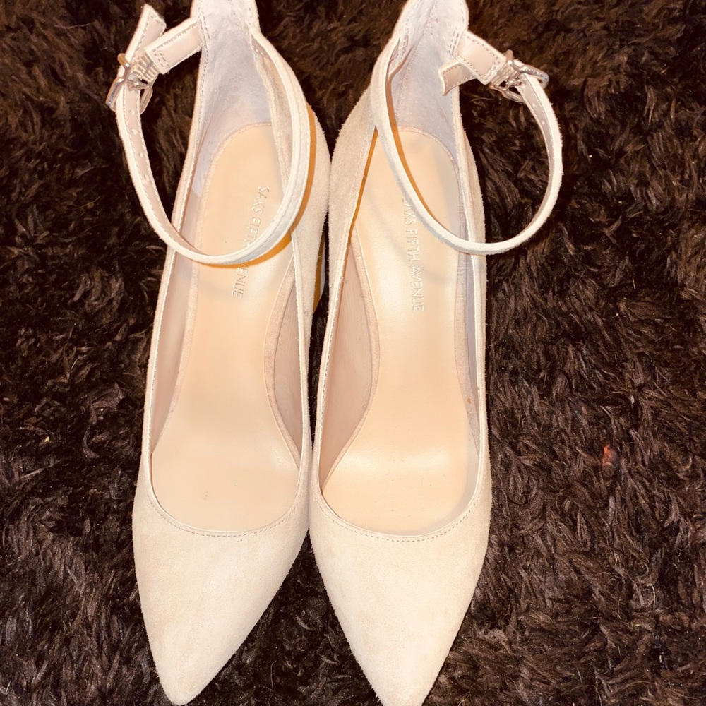 Cute nude block heels worn a couple of times👡